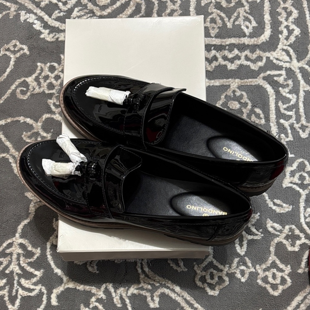 Bandalino brand new Black loafers Sleek Design
